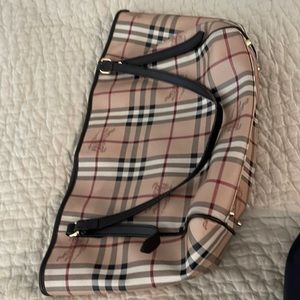 Great condition all around. Barely used Burberry tote